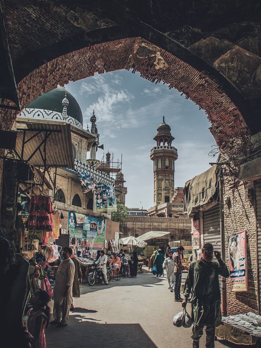 RehaamSandhu's tweet photo. Chitta gate 
#KeepLahoreClean
#LahoreSaafTuPakistanSaaf
#Lahore
#YeHaHamaraLahore https://t.co/RLpN25je8m