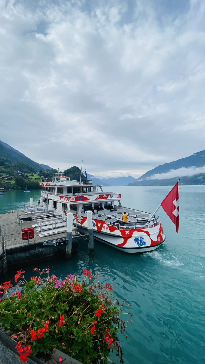 traveldiv's tweet photo. اجمل الارياف التي رأيتها في سويسرا :

🔹انترلاكن
📍وادي لوتربرونين
🔹غريندلفالد
📍لونجيرن
🔹انغلبيرغ
📍ادلبودن
🔹غشتاد https://t.co/wlui4eAFa4