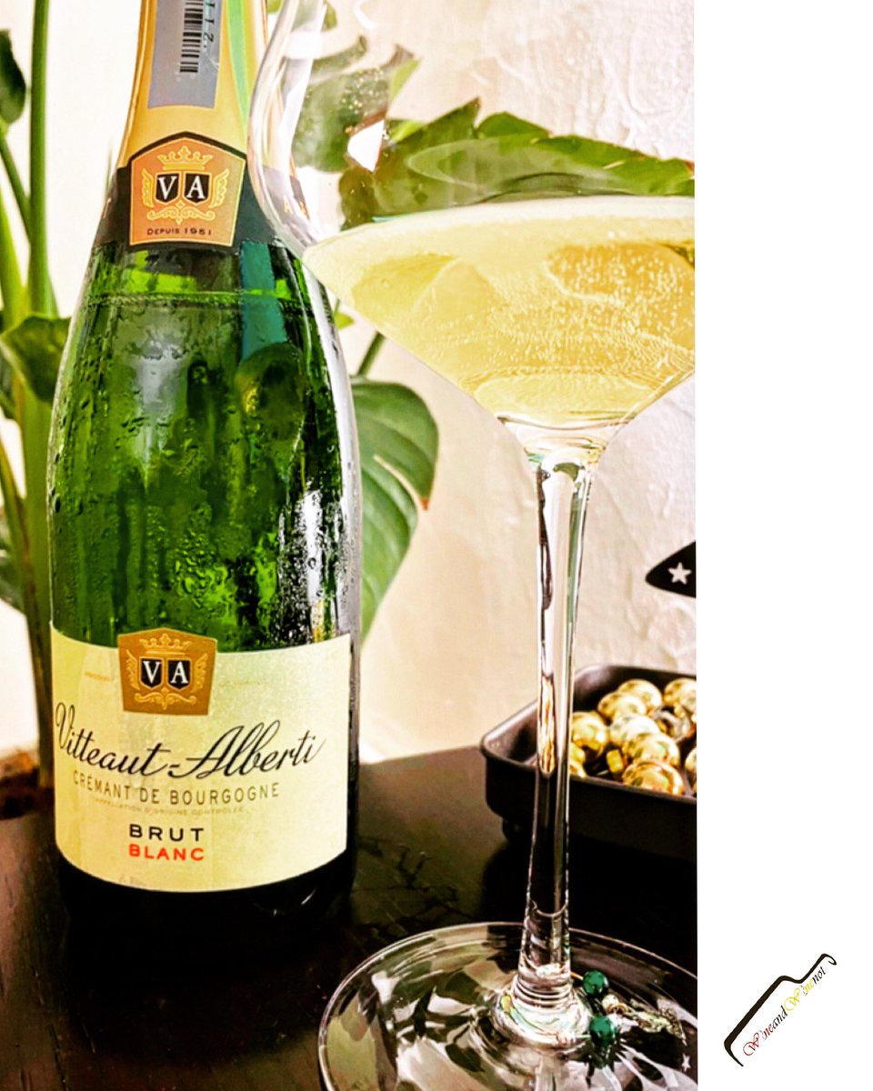 Wineandwinenot's tweet photo. Zippy
#wine #sparklingwine #vin #brut #cremant #bourgogne #cotechallonais #winetasting #winereview #terroir #winestyle #winewriter #wineconoisseur #frenchwinescholar @vitteautalberti #winelover #chardonnay #pinotnoir #aligote #bubbles #bubbly #methodetraditionelle https://t.co/8tMOktUqZ7
