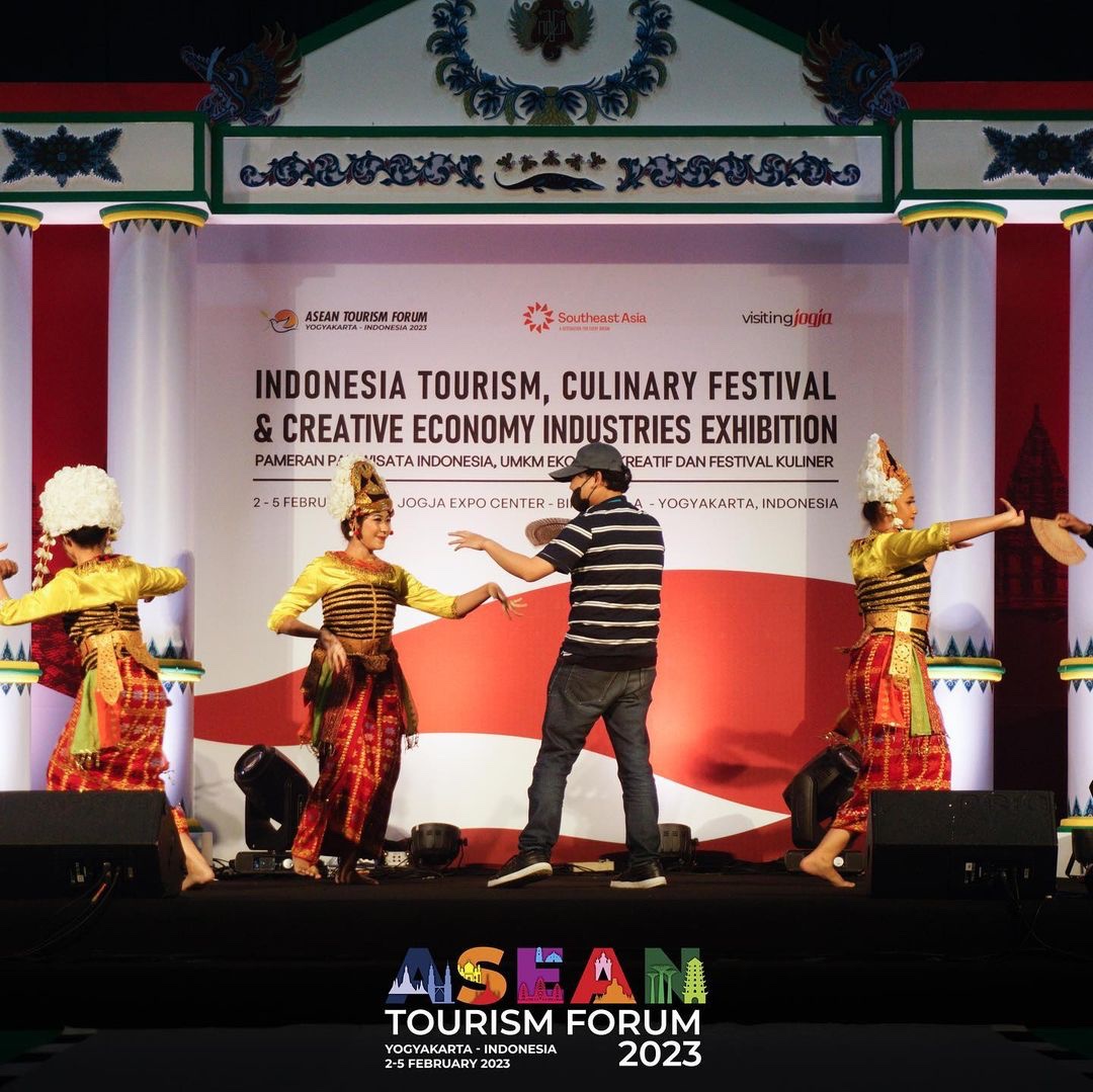 budayasasambo's tweet photo. Selain mempromosikan destinasi alam yang indah dan menawan, tim ATF Lombok Sumbawa juga menyuguhkan atraksi kesenian budaya berupa tarian, wah keren ya sobat budaya 👏👏👏 https://t.co/a1BTaemmSz