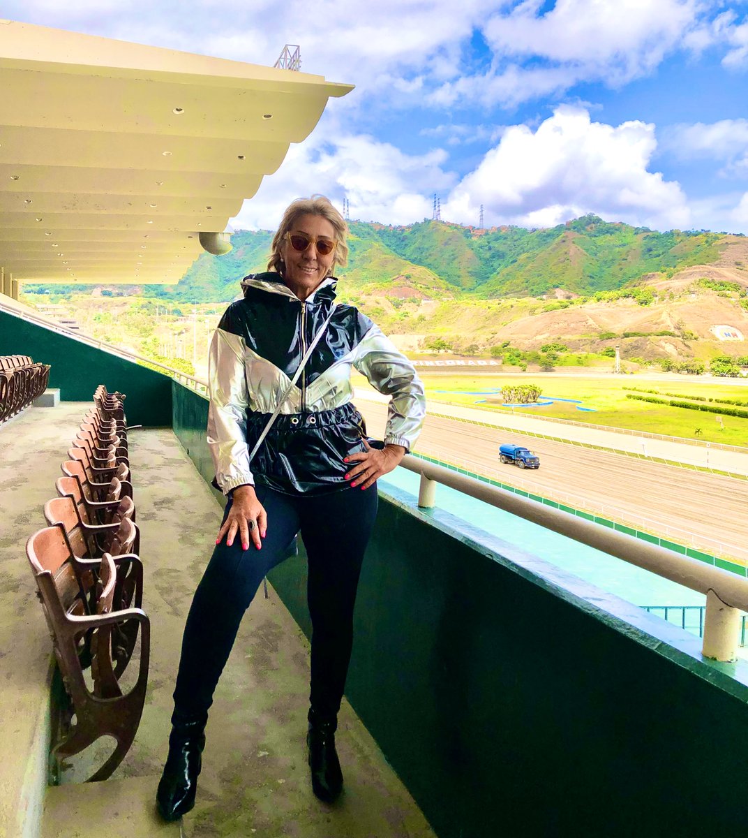Feliz domingo de Caballos y Béisbol 
Mi foto desde el ESPECTACULAR Hipódromo la Rinconada .
🍀❤️⚾️❤️🏇🏼🇻🇪