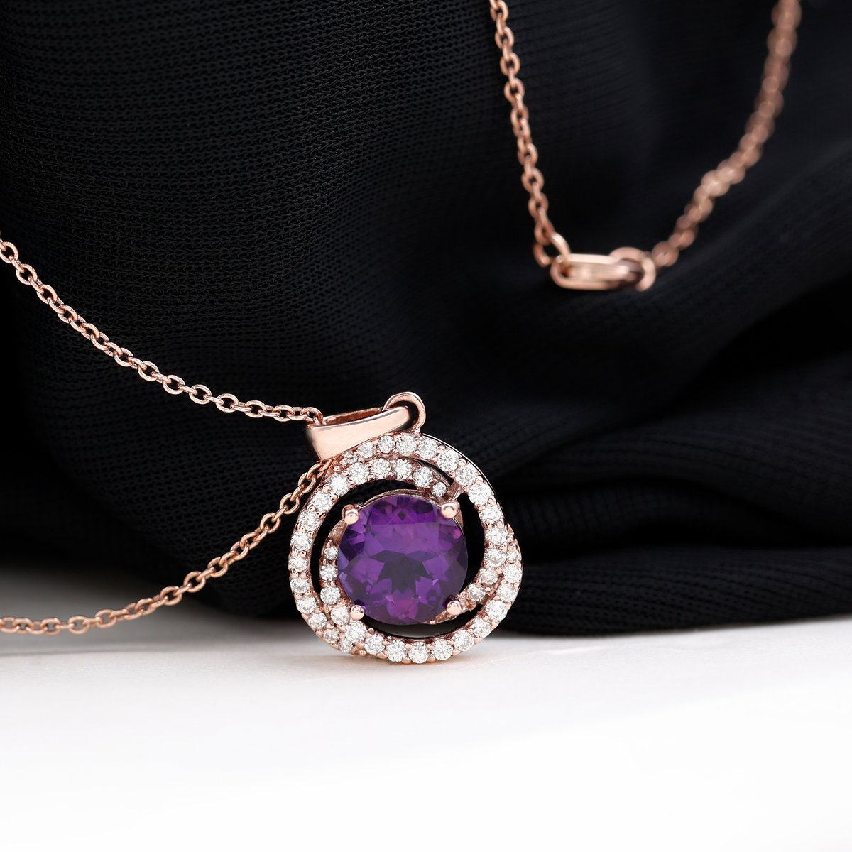 It's violet, it's versatile, it will elevate your desk to dinner looks in no time 💜

rosecjewels.com/products/natur… 

#amethyst #amethystnecklace #amethystpendant #amethystjewelry #necklace #pendant #jewelry #highjewelry #jewelrydesigner #purplegemstone