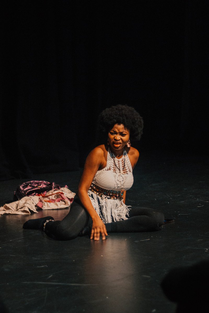 teejayolakojo's tweet photo. Hello guys!!!!
It's been a while.
Thought to share pictures of my first stage performance @USWCreative titled "The Imaginary Ring"
It's been months of background preparation and I'm glad I did it as my first assessment😁.
Happy Sunday and Happy black history month😘😘😘 https://t.co/PosIr8rolh
