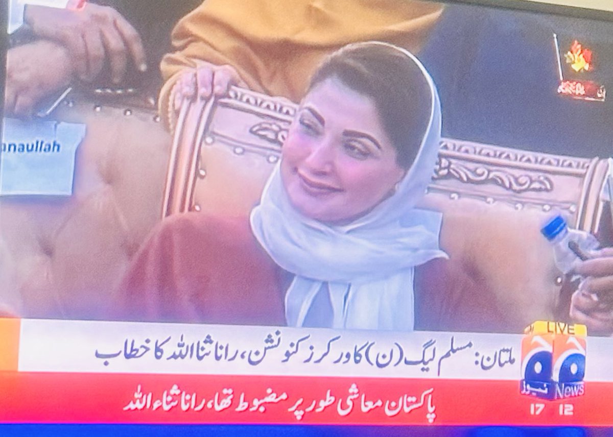 HamzaGhulamRas3's tweet photo. تم جیل بھرو تحریک شُروع کرو، پھر دیکھو میں تُمہارے ساتھ کیا کرتا ہُوں- حکیم ثناءاللّہ
🤣😃🤣
(مریم نواز بھی اس جُملے کو سُن کے ہنس پڑیں)
@MaryamNSharif @RanaSanaullahPK
#MultanJalsa #PMLNPromotionTeam
#ملتان_کی_شان_مریم https://t.co/eeWjPCRG23