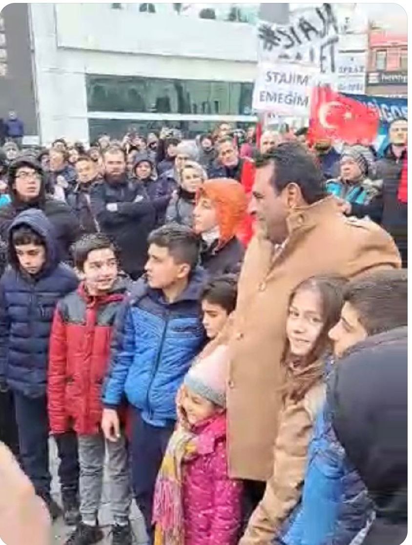 ritimritim's tweet photo. BURSA ONUR HOCAMIZI BAĞRINA BASTI‼️ 

STAJ MAĞDURLARI’nın gururu değerli @Onuronal_ hocamız, Bursa’da arkadaşlarımızı yalnız bırakmadı. 

KARDA KIŞDA ANTALYA’DAN BURSA’YA GELEN DEĞERLİ HOCAMIZA TEŞEKKÜR EDİYORUZ‼️

HEP BERABER BAŞARACAĞIZ‼️STAJ SSK BAŞLANGICI OLACAK #StajTorbaya https://t.co/aYgMvgpCfd