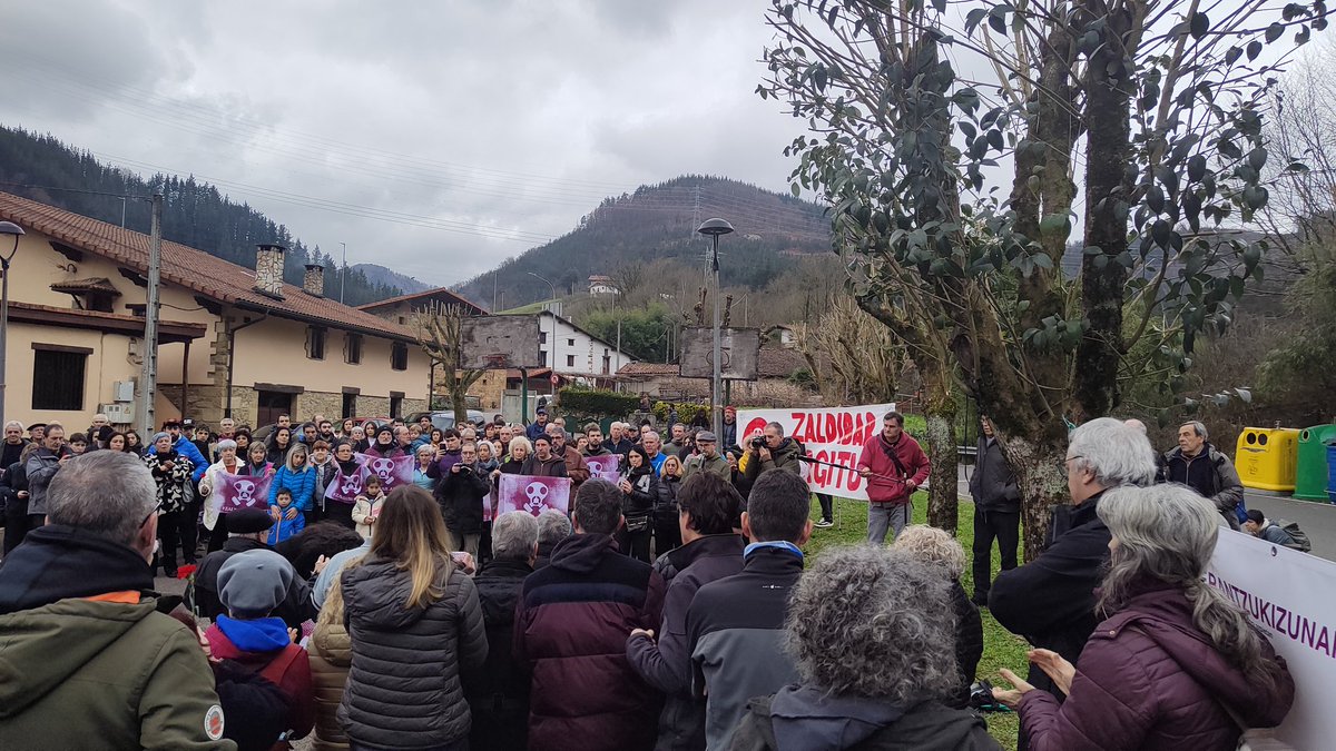 daneldeprado's tweet photo. #ZaldibarArgitu #3Urte https://t.co/EO4t2U7UhK