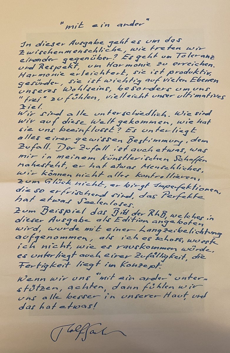 Lesenswert! Das heutige Magazin der <a href="/NZZaS/">NZZ am Sonntag</a> als Spezial-Kunstausgabe mit Konzeptkünstler Rolf Sachs. 

#Zeitungskunst #sonntagslektüre