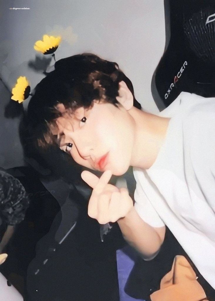 strkhahahaha's tweet photo. @kikiaulida 백현아 안녕, 우리는 아직 그대로 여기에 있어❤ https://t.co/ShkGZUOUtQ