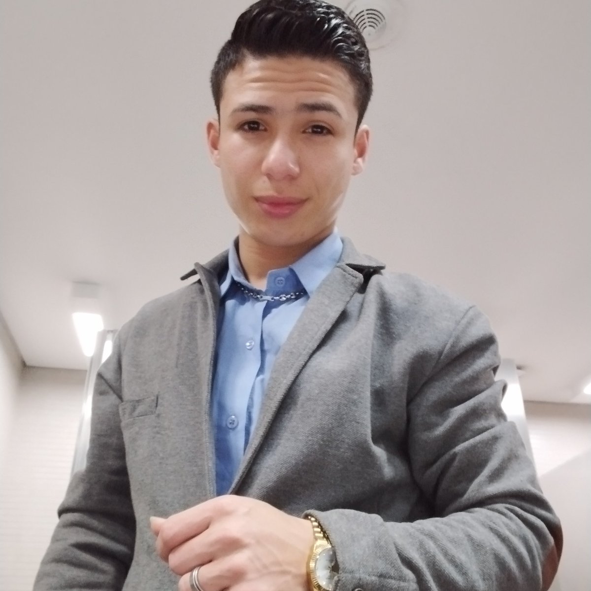 MarmolYovani's tweet photo. #NuevaFotoDePerfil
De nuevo en las redes
No me limito escucháis.😊😊 https://t.co/ib2tcOUAes