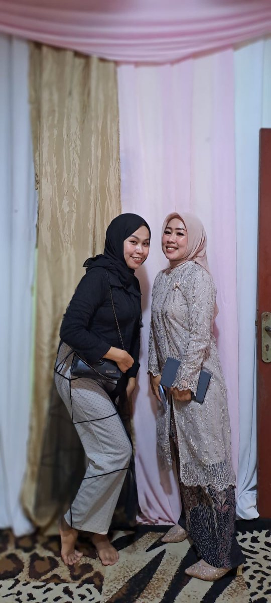 tritiwi's tweet image. Adakalanya menjadi ukhti..
Adakalanya menjadi kunti..
Itulah profesi..

Hikkss..
Jalani sesuai prosedur manusia di dunia, tanpa lupa kodrat kepada Tuhan-Nya..

#WeddingSinger
#MCAkadNikah
#MCLamaran
#MCAdatnasional
#MCResepsi