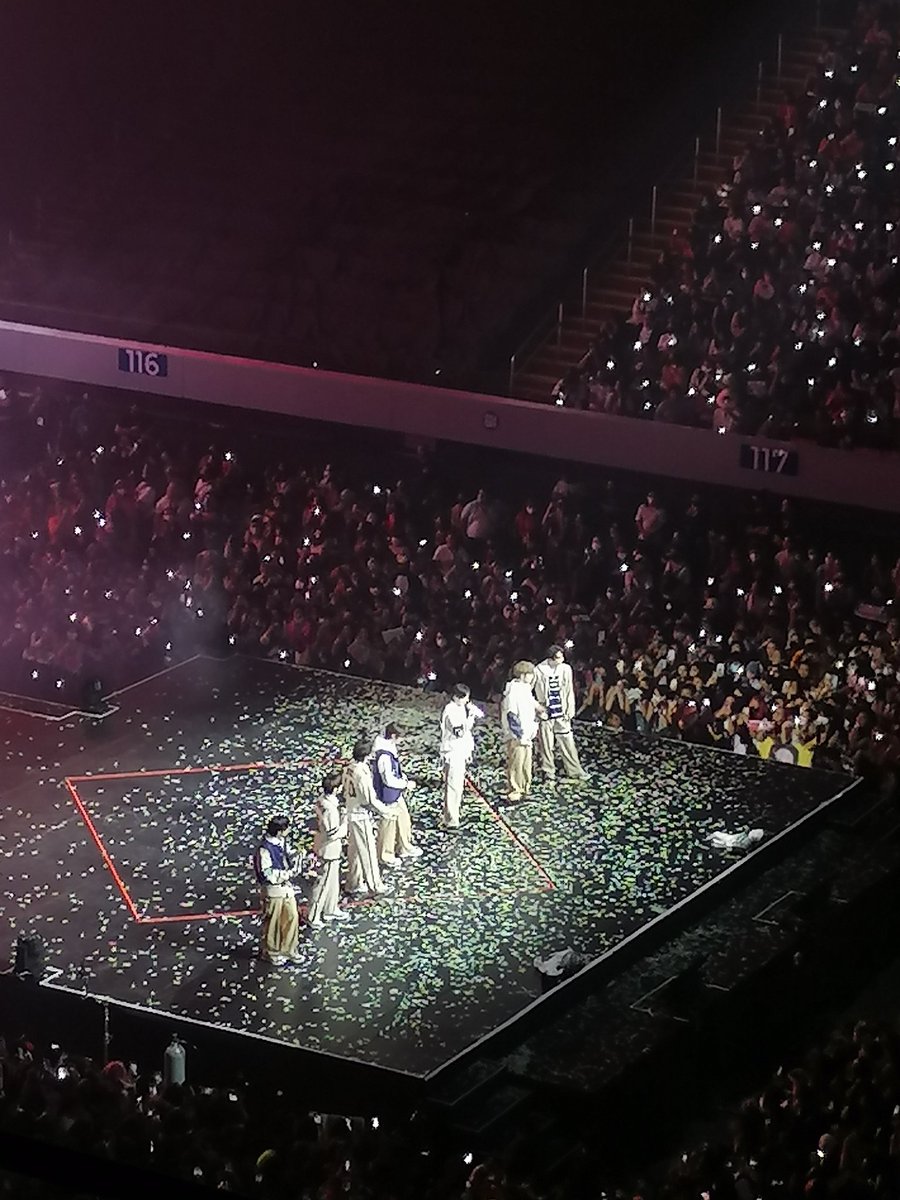 Presmintchoco's tweet image. ✨02|03|23✨
Words aren't enough to express how happy I am since finally I saw them in person and became a part of this crowd.😭 it was my 1st concert experience and it will remain forever in my heart. Mahal ko kayo so much my OT7! Till we meet again soon! 
#MANIFESTO_IN_MANILA_