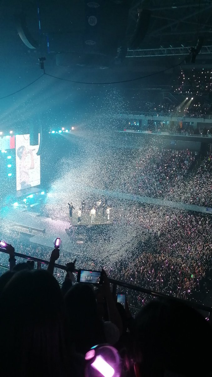 Presmintchoco's tweet image. ✨02|03|23✨
Words aren't enough to express how happy I am since finally I saw them in person and became a part of this crowd.😭 it was my 1st concert experience and it will remain forever in my heart. Mahal ko kayo so much my OT7! Till we meet again soon! 
#MANIFESTO_IN_MANILA_