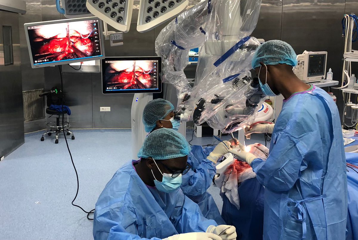 RwandaNeurosurg's tweet photo. In an 8 hours long operation, Neurosurgery team  @RwaMilitaryHosp, resected a Brain tumor (OGM) in a 56 yrs old female who presented with loss of smell, vision loss and personality changes due to mass effect of the tumor on frontal lobe, olfactory and optic nerves. https://t.co/QTrXv1dPG3