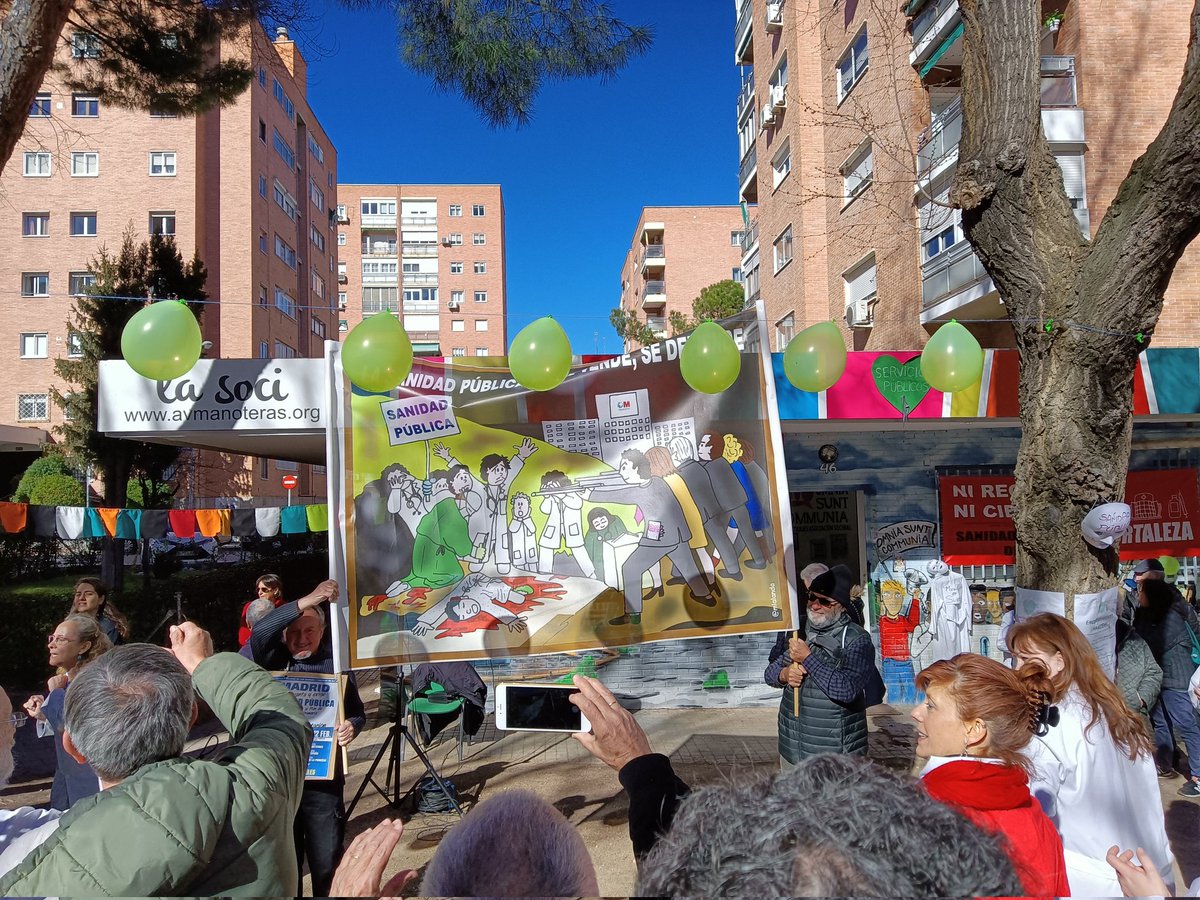 LmPereiraMMV's tweet photo. .#EncierroMedicosManoteras sigue después de 18 días. Todo el apoyo, el cariño y la solidaridad con ellas. Resistirán a pesar de la Gerencia y aunque Escudero no se siente frente a frente, unidas a los pacientes les haremos frente. https://t.co/LwUfGduSr0