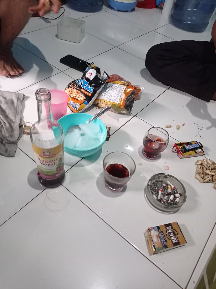 le_bdg's tweet photo. Yg dekat merapat.... #gaysemarang #gaylokal https://t.co/NE65eiSEl8