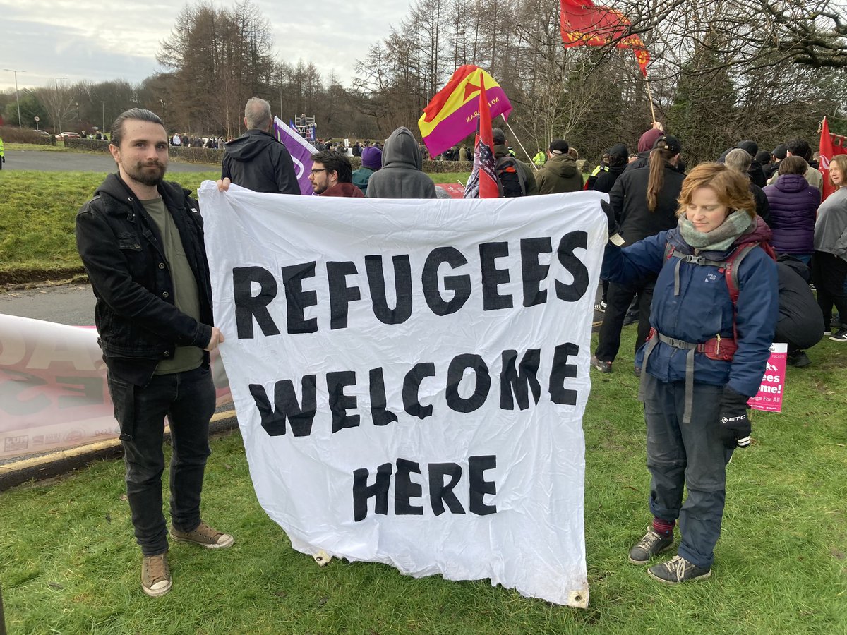 MichaelAMacNeil's tweet image. Joined a trade union vigil against the fascist Patriotic Alternative, who have gathered in numbers to sow division in Erskine about the housing of refugees #RefugeesWelcome