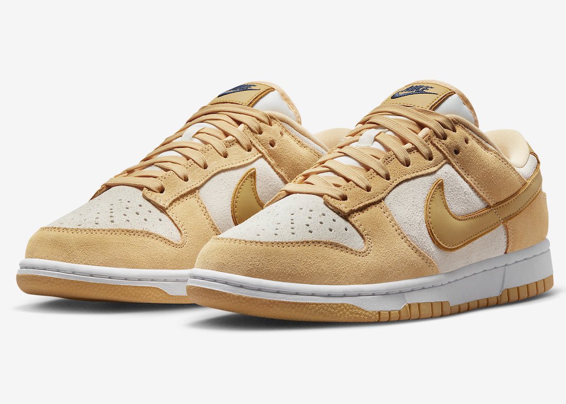 Sneakerologue's tweet photo. Images officielles de la Nike Dunk LX “Gold Suede” ! https://t.co/luQieGMKrn