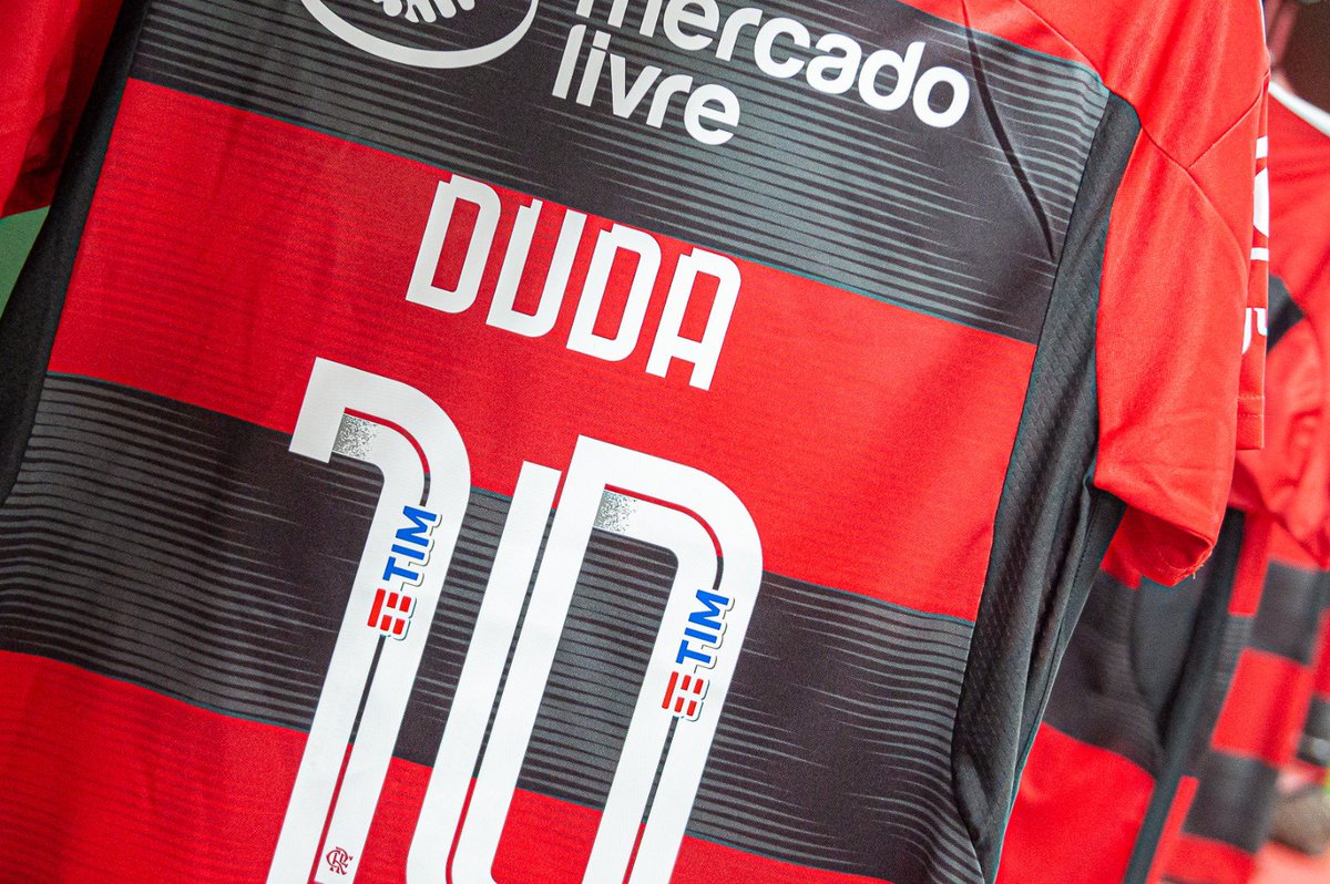 Flamengo's tweet photo. Os Mantos novos já estão preparados para as #MeninasDaGávea 😍!

📸: Paula Reis / Flamengo https://t.co/8Y5R5VvlGT