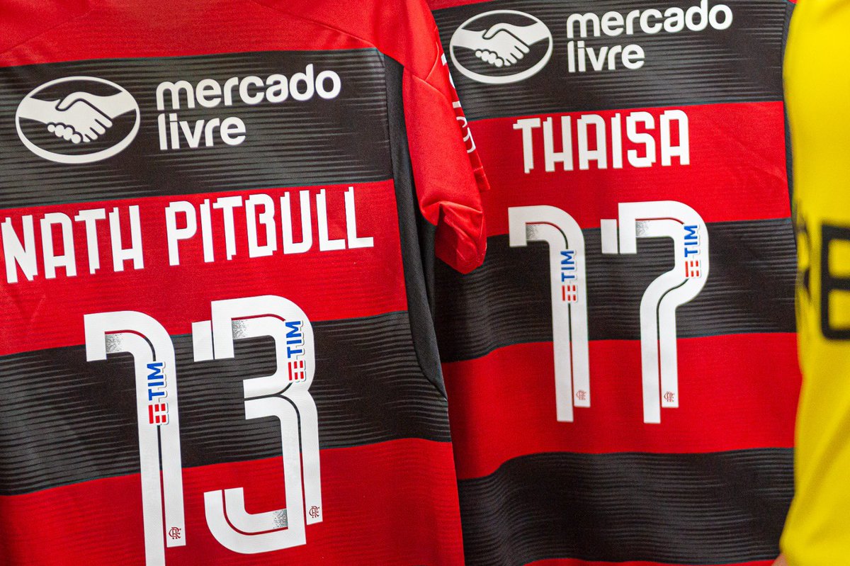 Flamengo's tweet photo. Os Mantos novos já estão preparados para as #MeninasDaGávea 😍!

📸: Paula Reis / Flamengo https://t.co/8Y5R5VvlGT