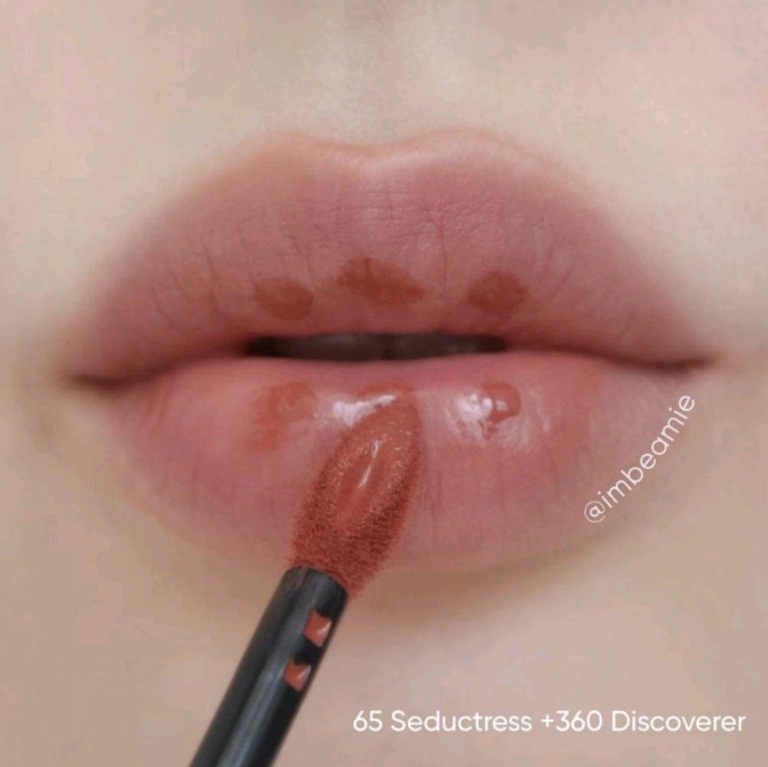 ezzahnor's tweet photo. My current favourite ombre lip is this gorgeous colour.

LOOK 😍

Brand: Maybelline
Code: Seductress 65 &amp; Discoverer 360 https://t.co/SdXjv2aCIZ