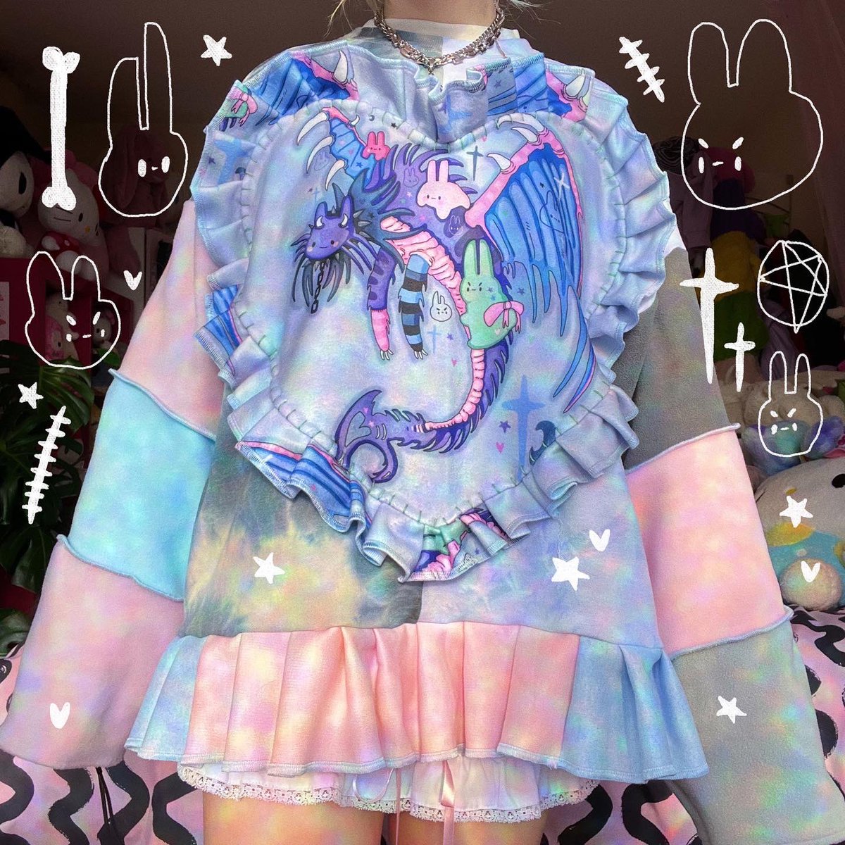 alitheloaf's tweet photo. Dragon heart patch sweater 💙🖤🎀 Size Large, available 24th Feb 6pm GMT 🌸🦋 https://t.co/cPPWVJd929
