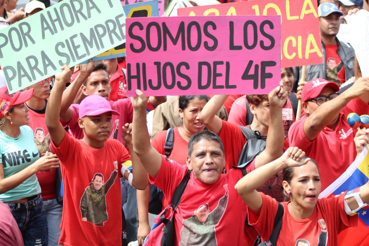 joseariaspsuv's tweet photo. ¡Dónde el pueblo puede la Patria se Crece!
De Amor patriota se inundaron las calles de Ccas para Conmemorar el Día de la Dignidad Nacional.
Con la Misma Firmeza y Valentía como aquel #4Feb92 lo que fue un ¡Por Ahora! hoy es ¡Para Siempre! @NicolasMaduro
#4FRevelionContraElImperio https://t.co/8OLpCjhfU3