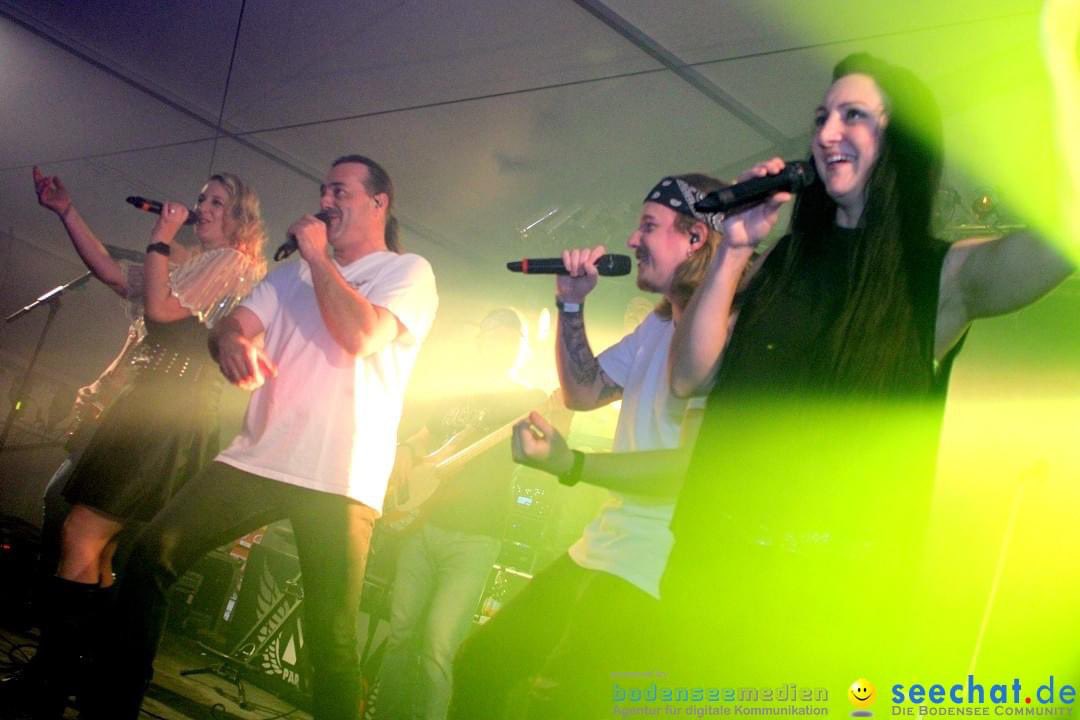 seechat's tweet image. 33-Jahre-Waldteufel mit Fly: Tettnang-Kau, 04.02.2023

## 25 Jahre seechat.de | Die Bodensee Community - JUBILÄUM ## 1999-2024

#Waldteufel, #Kau, #Coverband, #Fly, #FlyCoverband, #Fasnet, #Tettnang, 
#BODENSEEMEDIEN, #ILOVEBODENSEE, #bodenseemedia, #BODENSEE