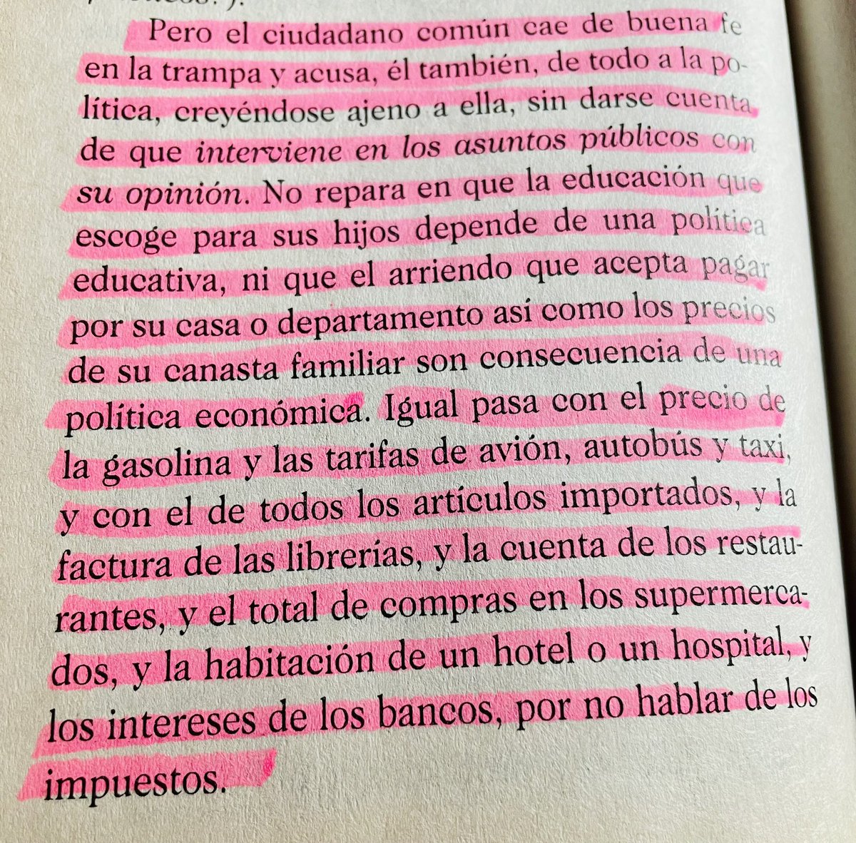 SofiCabreraEs's tweet photo. Hoy les comparto unas líneas de “Señas Particulares” de Jorge Enrique Adoum, 23 años después siguen vigentes. La política nos atraviesa en todas las decisiones de nuestra vida. Analicemos bien el voto. #Elecciones2023Ec https://t.co/WRMHBpB7Bg