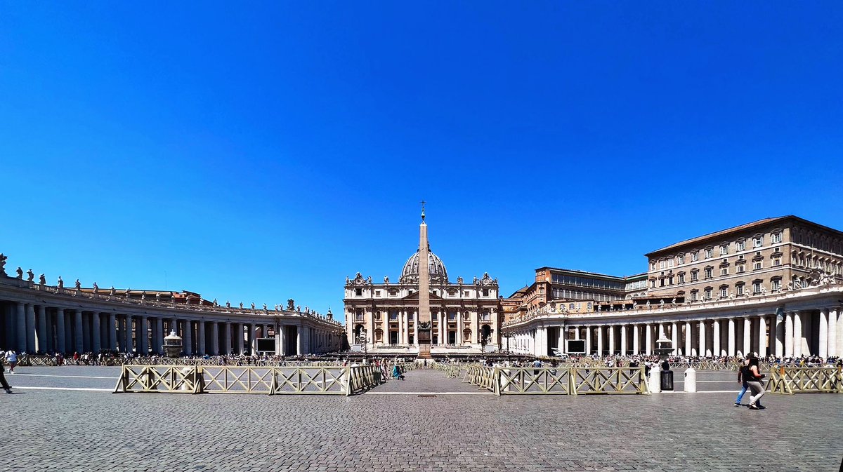 St. Peter's Square, 1667 by Gian Lorenzo Bernini

This is a stunning example of Baroque architecture and sculpture that continues to captivate viewers today.

#Italy #Roma #RaccontandoRoma #vaticanmuseums #StPetersBasilica #SanPietroinVaticano #PiazzaSanPietro #GianLorenzoBernini