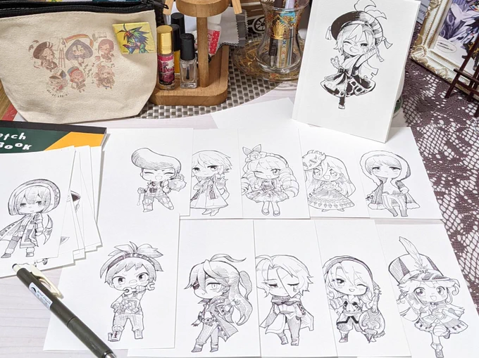 あと3人描けば30人になる!それより机のうえ片付けてくれ頼む私 