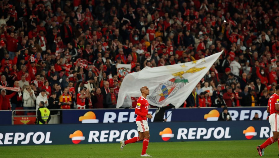 Jogos com mais espectadores da Liga

1° - SLB x SCP - 62.2k
2° - SLB x Casa Pia - 58k
3° - SLB x Gil -57k
4° - SLB x Marítimo - 56.8k
5° - SLB x Rio Ave - 56k
6° - SLB x Paços - 55k
7° - SLB x Chaves - 54k
8° - SLB x Arouca - 53k
9° - SLB x Portim. - 50k
10° - FCP x SLB - 49.5k