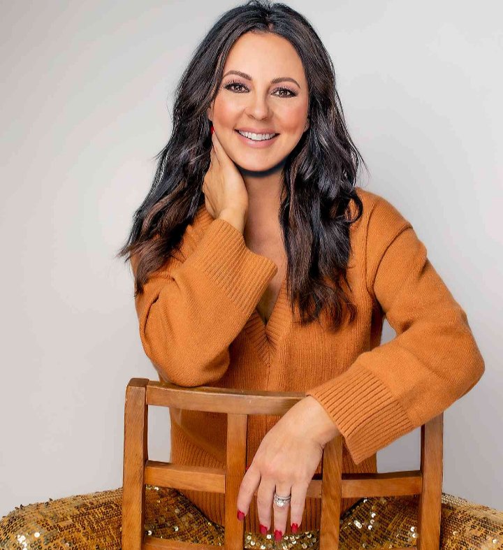 Happy 52nd birthday
Sara Evans 