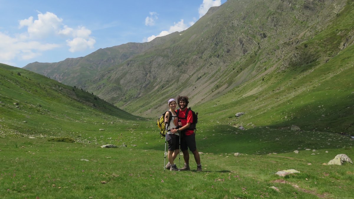 Con botas y mochila tweet media