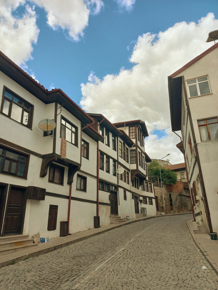 Şehrin her sokağı farklı bir şey fısıldıyor..