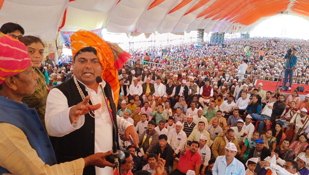 vijaykbandhu's tweet photo. भोपाल में लोग ही लोग, जिधर देखो उधर ही शिक्षकों कर्मचारियों का हुजूम यह बता दिया कि हमें पुर��नी पेंशन से कम कुछ मंजूर नहीं है NMOPS की ताकत देश के कोने कोने तक फैल चुकी है। #Voteforops अभियान पूरी ताकत से चलाया जाएगा। https://t.co/yHR0GA7674