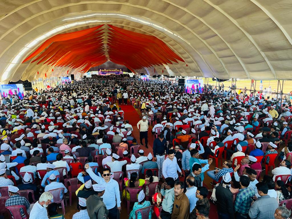 vijaykbandhu's tweet photo. भोपाल में लोग ही लोग, जिधर देखो उधर ही शिक्षकों कर्मचारियों का हुजूम यह बता दिया कि हमें पुर��नी पेंशन से कम कुछ मंजूर नहीं है NMOPS की ताकत देश के कोने कोने तक फैल चुकी है। #Voteforops अभियान पूरी ताकत से चलाया जाएगा। https://t.co/yHR0GA7674