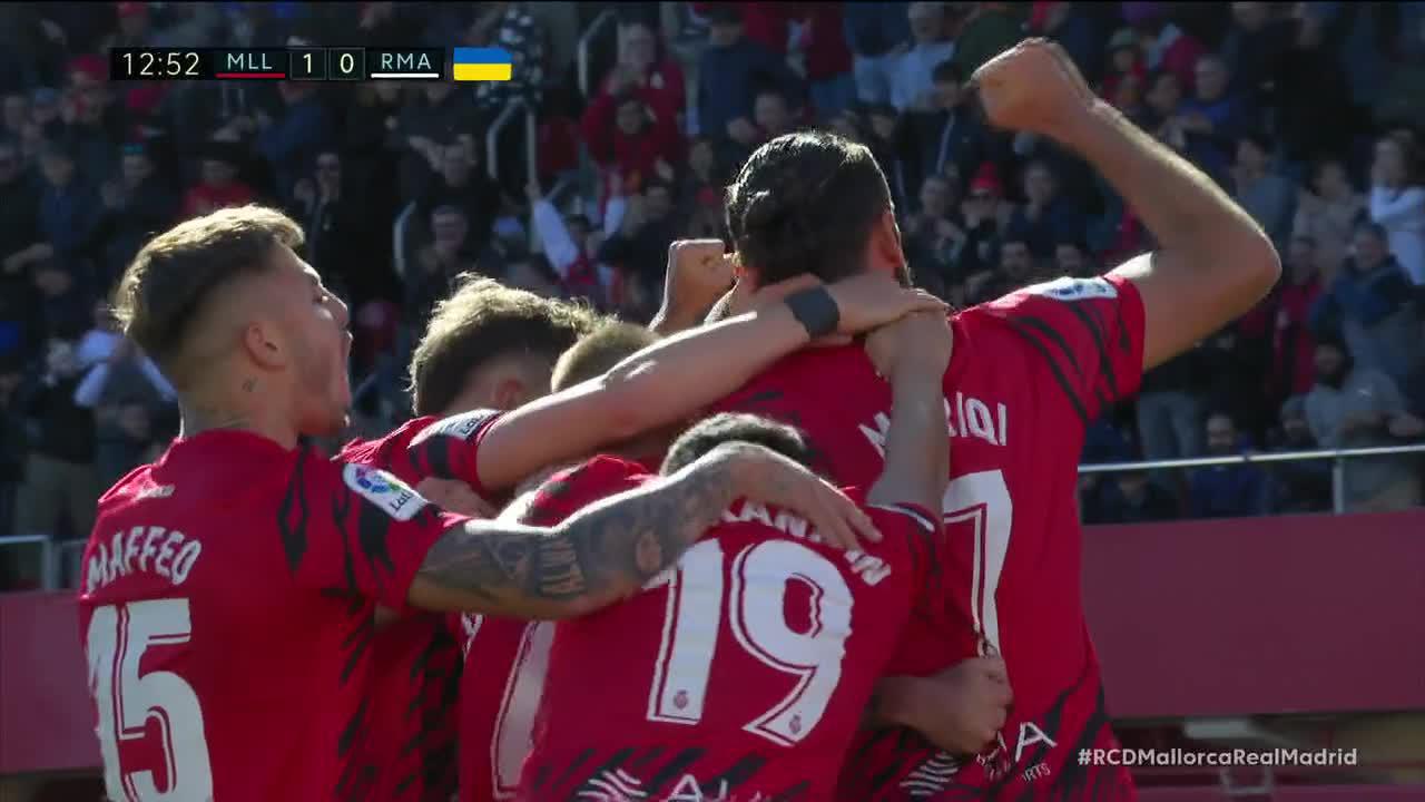 Vedat Muriqi with the perfect looping header to put Mallorca ahead of Real Madrid 🔥”