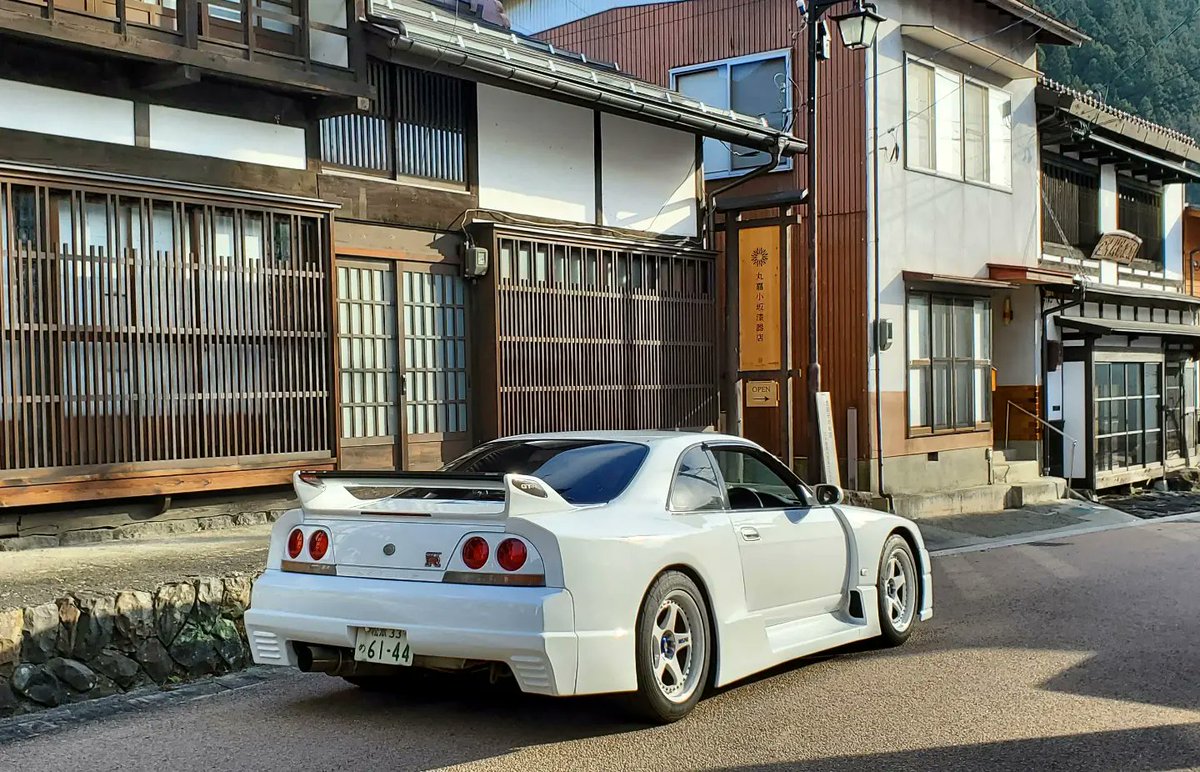 jdmglobalWH's tweet photo. The Nismo R33 LM is the ultimate GTR. 18x10 Nismo LMGT wheels somehow fill the massive fenders and are wrapped with 285 width rubber. Against the backdrop of rural Nagano it looks absolutely stunning π
#R33GTR #BCNR33 #RB26dett #RB26 #R33 #GTR #Nismo #greddy #rayswheels #R33LM https://t.co/Px278wJrIM