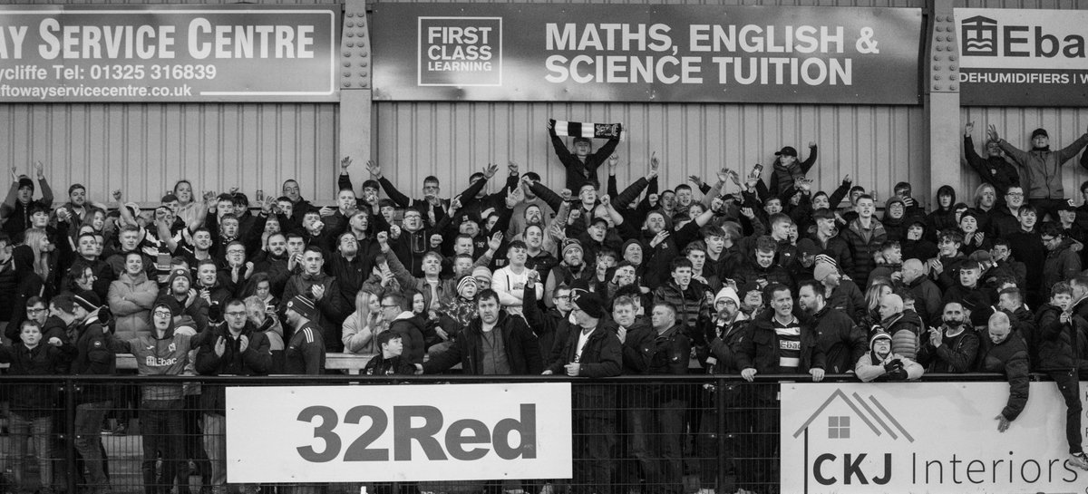 FutersAndy's tweet photo. #No1fans #TheTinShed @Official_Darlo https://t.co/6ExVXua5rS