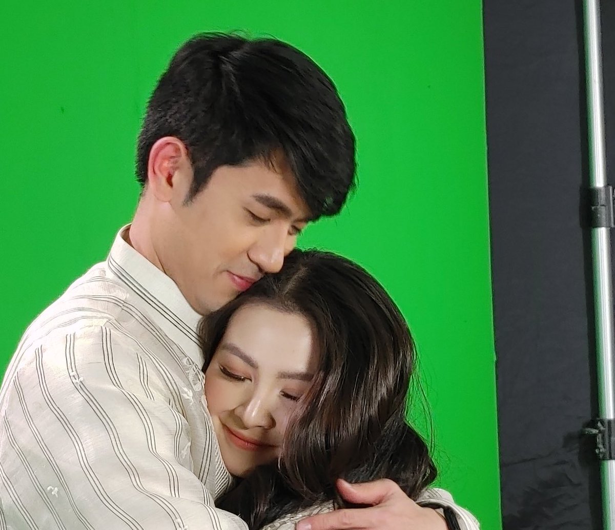filayendgame's tweet photo. HELP DI KO NA KAYA THESE PARALLELS??? 😭

ctto: danriemyrtd 

#FiLay / #BarDa https://t.co/n6TCBCQh2j