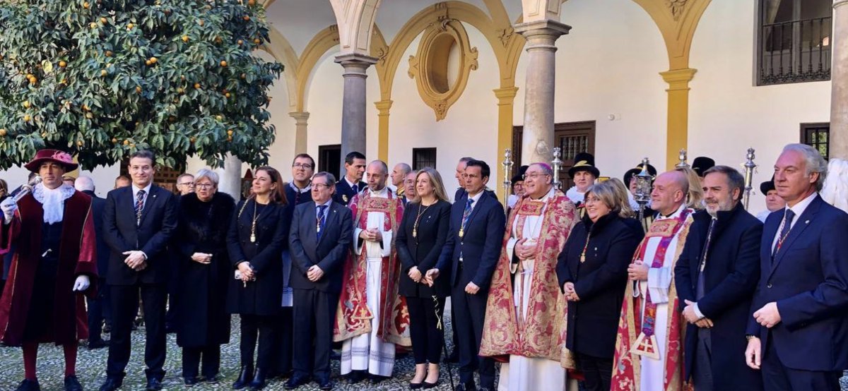 LuisSalvador's tweet photo. Es un orgullo cada año representar a la ciudad de #Granada en los actos en la Abadia del Sacromonte en honor a San Cecilio. Y feliz de la vuelta a las saladillas y habas en la romería, como siempre antes de la pandemia. https://t.co/r042M2kfqh