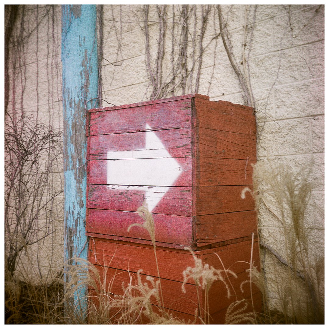 Red Box with Arrow. 3311 Capital Blvd. Shot on 120 Lomo Metropolis with my Kodak Duaflex.
.
#capitalblvd #capitalboulevard #raleigh #raleighnc #photography #urbanlandscapes #art #landscapephotography #film #filmphotography #lomo #lomography #lomochromemetropolis #kodakduaflex