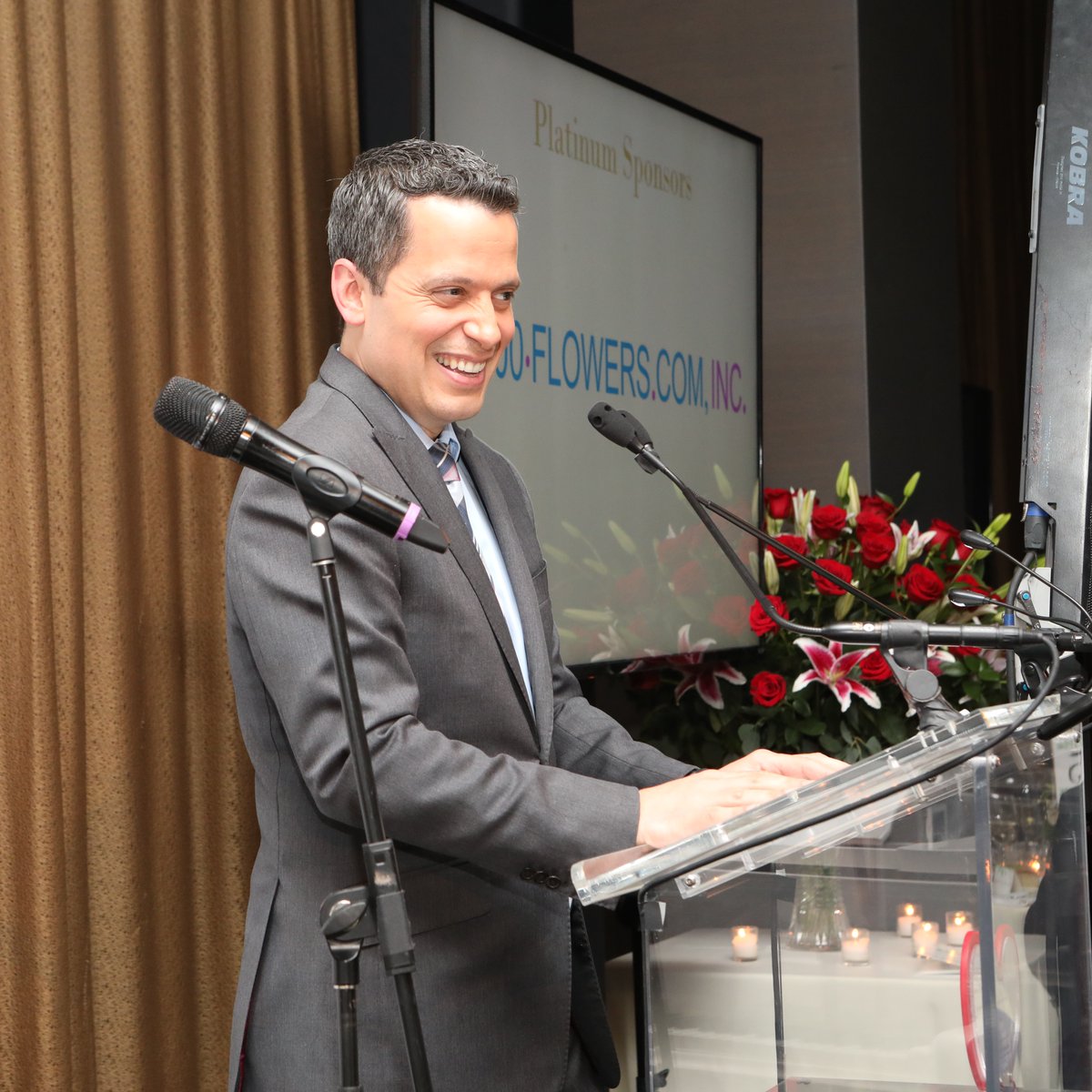SmileFarmsInc's tweet photo. Happy National Weatherperson’s ☀️ day to our favorite weatherman, Raphael Miranda, who has donated his time and talents as our Gala host since 2019. Thank you, Raphael! 💚
@Raphael4NY
#SmileFarms #NationalWeatherpersonsDay #RaphaelMiranda https://t.co/S9qn5xuWDq