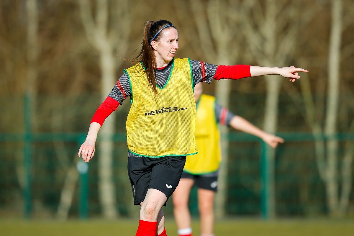 SotonWomensFC's tweet photo. ✨ 50 not out ✨

Congratulations to our @sian_w_5 who is making her 50th #Sirens appearance today! 

📸 @davebodymore https://t.co/8aAfbS85br