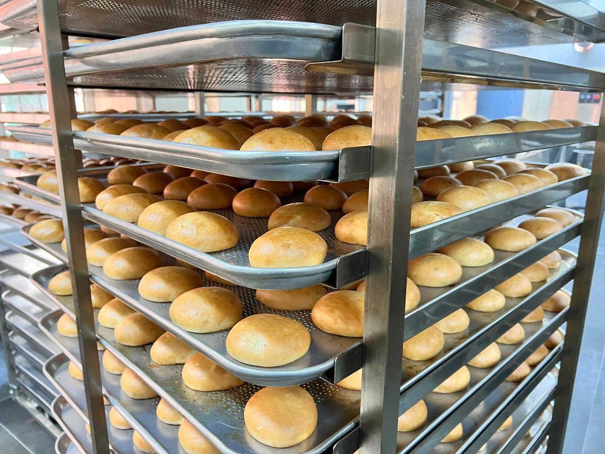 umraniyeilcemem's tweet photo. 🥖Halide Edip MTAL Ekmek Atölyesi’nde ekmek üretimi başladı.
🥖Döner Sermaye kapsamında üretilen ekmekler öncelikle “Okul öncesi eğitimde beslenme desteği projesinde” öğrencilere ulaştırılacaktır.
@tcmeb @meslegimhayatim @memleventyazici
@istanbulilmem 
@mustafaozen3434 https://t.co/7lx7HrKGY7