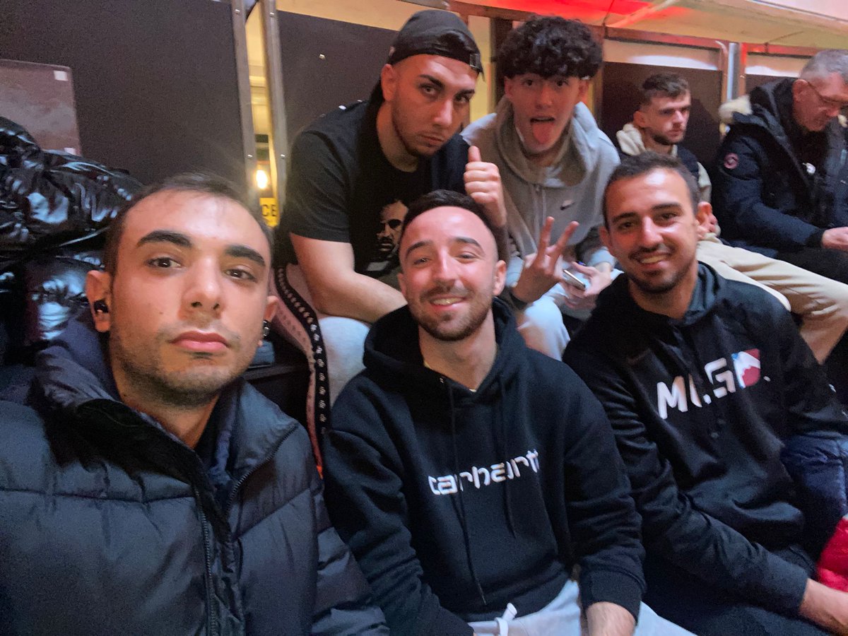 SuaEsports's tweet photo. 🔵Empezamos off stream la looser bracket vs #FCBille , os informaremos en la medida de lo posible #GOK8 💙🐻
TODO O NADA ,VAMOS FUERTES FAMILIA @NacHoC0D @PaleKinga @Surnxs_ @MarcosdelaHoya @ImBoiis https://t.co/2bqs6M2gm3