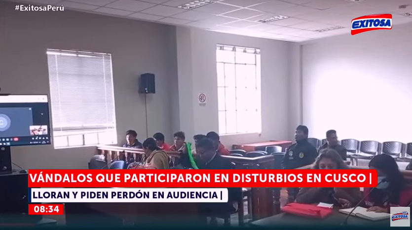exitosape's tweet photo. 🔵🔴 #AHORA | Cusco: Vándalos que participaron disturbios lloran y piden perdón en audiencia. 

🌐 ► Mira en vivo: https://t.co/0omNtmFKQk
📻 ► 95.5 FM
📡 ►Movistar: 774 HD - 552 SD https://t.co/ABEt0JW5Gk