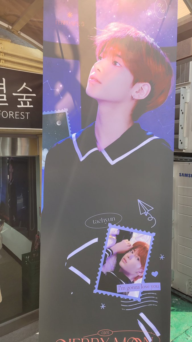 birthday_012's tweet photo. #체리달이_뜨는_날 #our_moon_TH 
카페 내부가 예뻤고 컵홀더가 진짜 예뻤어요! 럭드에서 뽑은 엽서도 예쁘고 특전도 예쁘고 진짜 다 예쁨😭❤️ https://t.co/7kaU1pyuvL