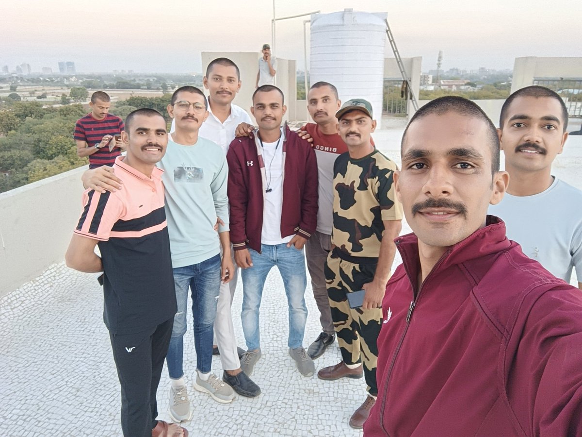 બહાર થી દેખાય એટલા ભીતરથી રૂપાળા નથી હોતા, સબંધો  બધા તમે માનો છો તેટલા હુંફાળા નથી હોતા
ભૂલી જાઓ, કે તમારો સૂર્ય_મધ્યાને હતો એક દિવસ, આથમતા સુરજ ના કંઈ બહુ અજવાળા નથી હોતા 
મિત્રો  ! જીંદગી અને ગણિત_ _ને જોડાશો તો ખાશો ખતા
લેણદેણ હશે તો લેશો, બાકી_ 'શૂન્ય' ના સરવાળા નથી હોતા !