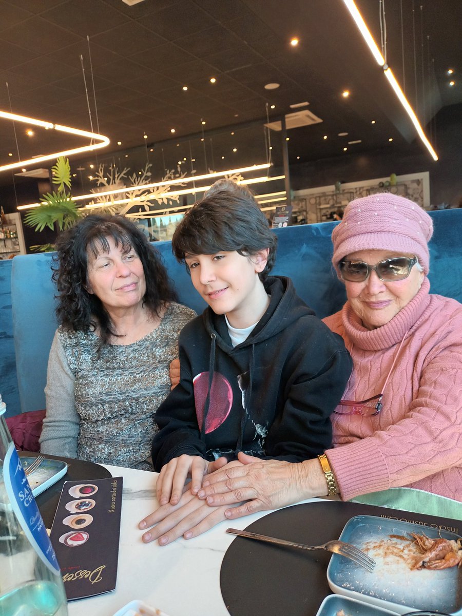 __Red_Hood__K's tweet photo. "Ma passi tutto il tuo tempo libero con figlio, nonna e mamma?".. Non tutto, ma più che posso, ché la vita mi ha insegnato che il tempo vola, e che rimandare credendo che ci sia sempre un poi, per dire e dimostrare il bene a chi lo dimostra a noi, porta solo a vivere di rimpianti https://t.co/ockgFhBRWo